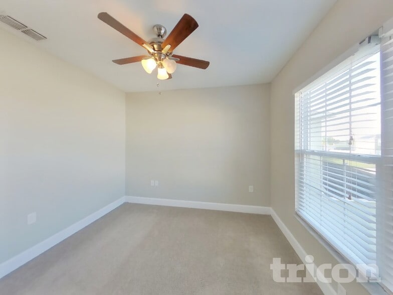 Building Photo - 2304 Whitley Ln