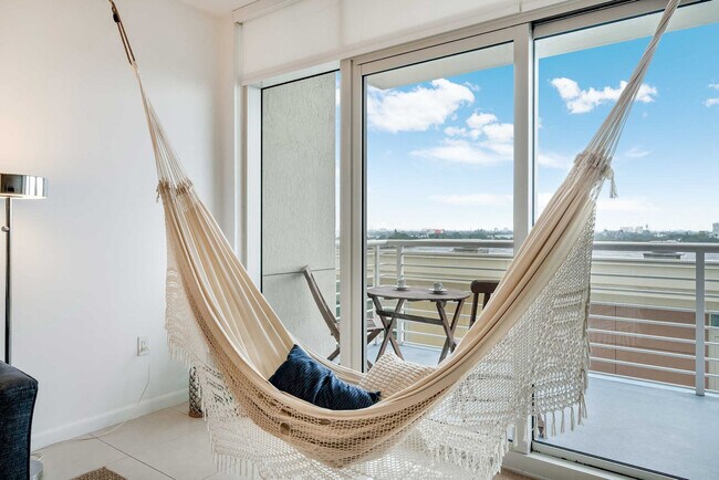 Building Photo - 3256 NE 1st Ave