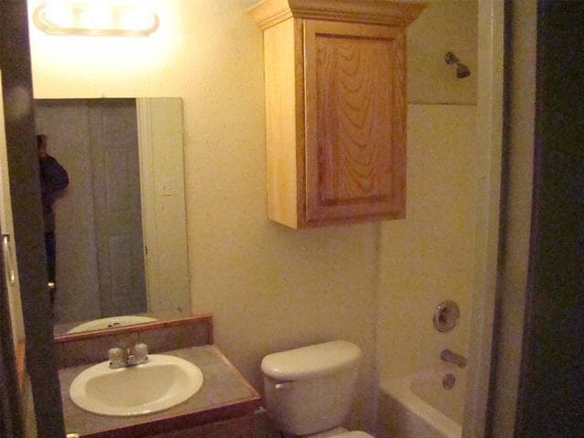 Building Photo - 202 Blue Bell Ct