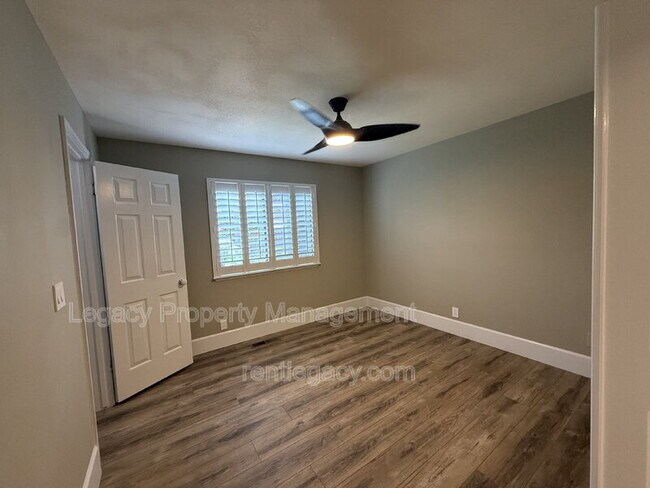 Building Photo - 3209 Serra Way