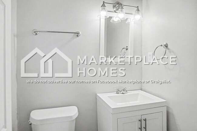 Building Photo - 201 Larkwood Dr SW