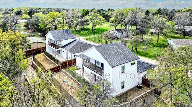 Building Photo - 432 Bentwood Dr
