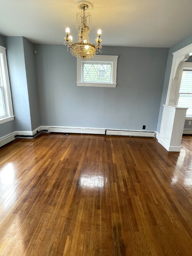 Building Photo - "Charming 3-Bedroom Apartment in Worcester...