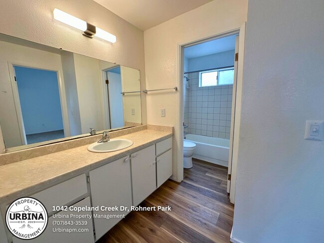 Building Photo - Charming 2-Bed, 1.5-Bath End-Unit Condo in...