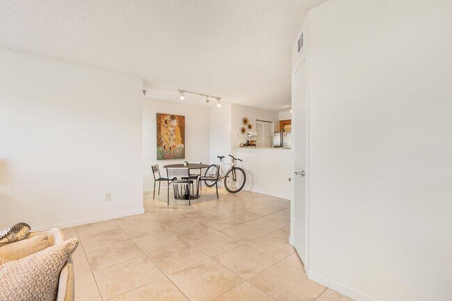 Building Photo - 1215 Crystal Way