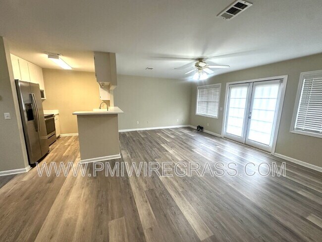 Building Photo - 125 Commons Dr