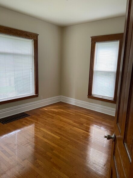 Building Photo - 607 Minor Ave