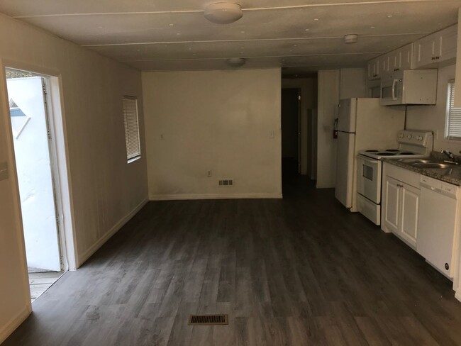 Building Photo - 1153 S Christiana Ave