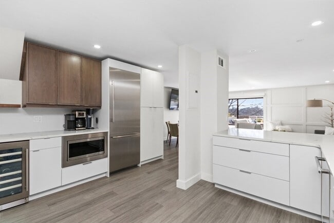 Building Photo - 199 Coolidge Ave