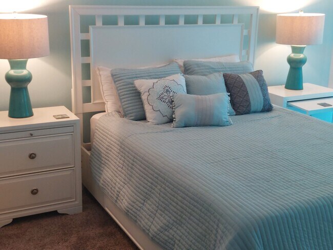 Building Photo - 1628 Tudor Ln