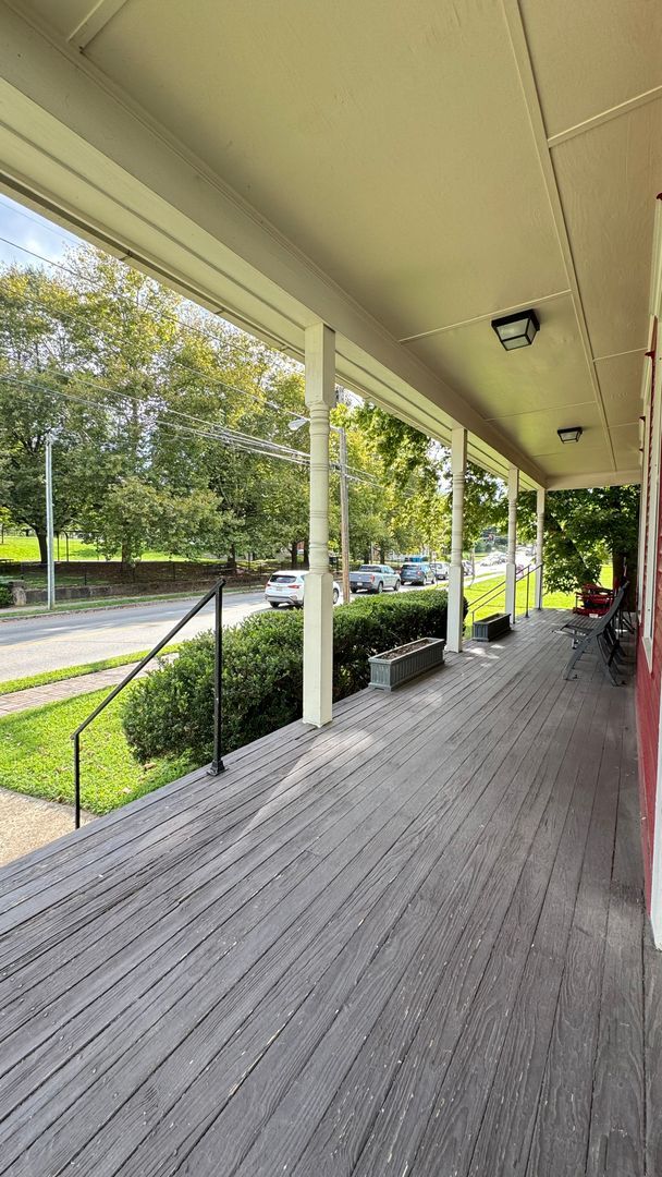 Building Photo - 911 Campbell Ave SW