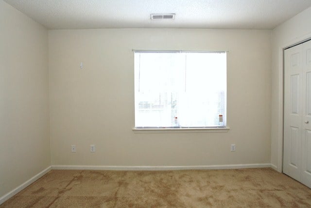 Building Photo - Close to area splash pad and parks