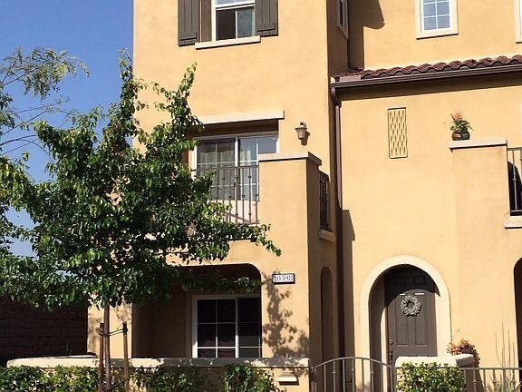 Building Photo - 10598 Acacia Ln