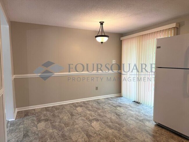 Building Photo - Cozy 4-Bed / 2-Bath Home with Main-Level Bedrooms, Large Backyard & Corner Lot , Near Shelley Lake