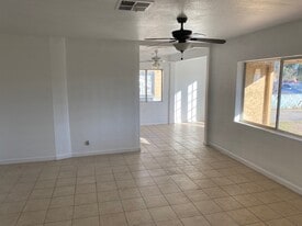 Building Photo - 2438 W Washington St