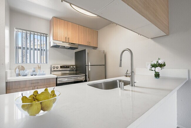 Building Photo - Shadow Point