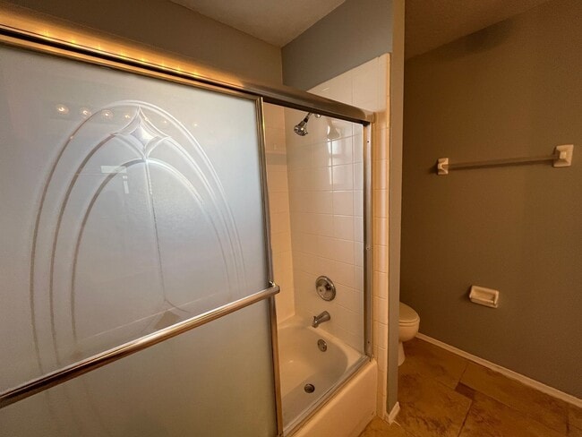 Building Photo - 2304 Hickory Pine St