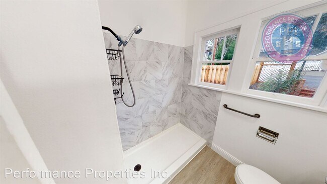 Building Photo - 5 br, 3 bath House - 43 Ladd Street
