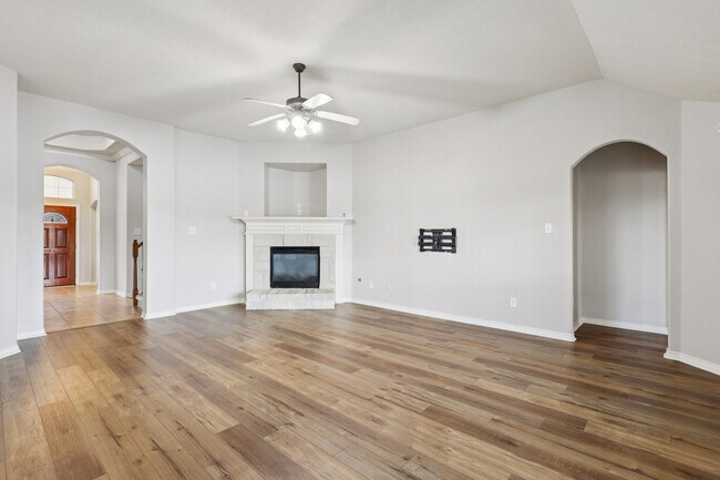 Building Photo - 10206 Pine Flats Dr