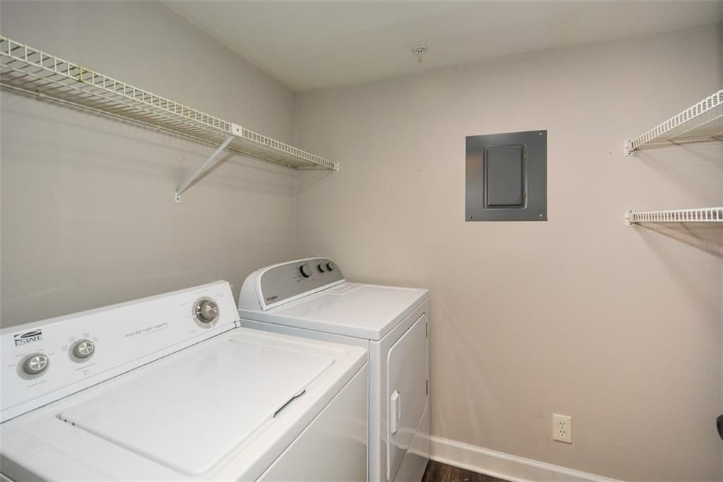 Building Photo - 607 Lismore SE
