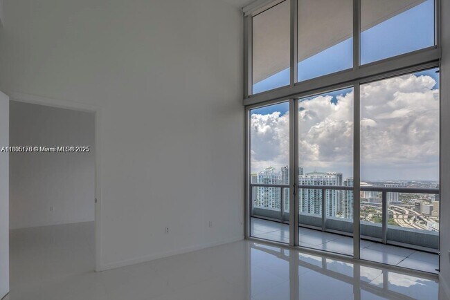 Building Photo - 465 Brickell Ave