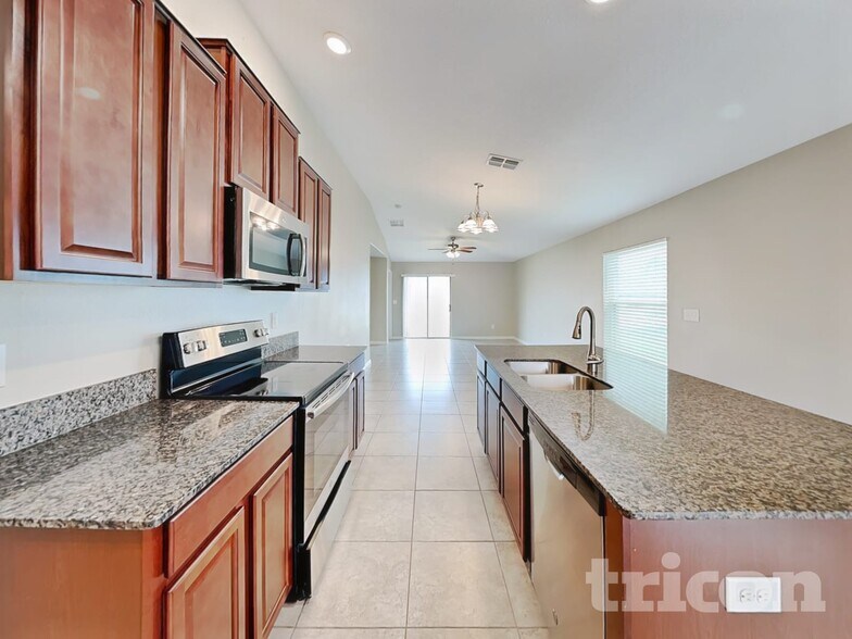 Building Photo - 10026 RoseMary Leaf Ln