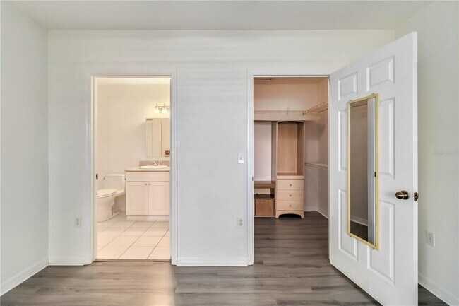 Building Photo - 1010 Villagio Cir