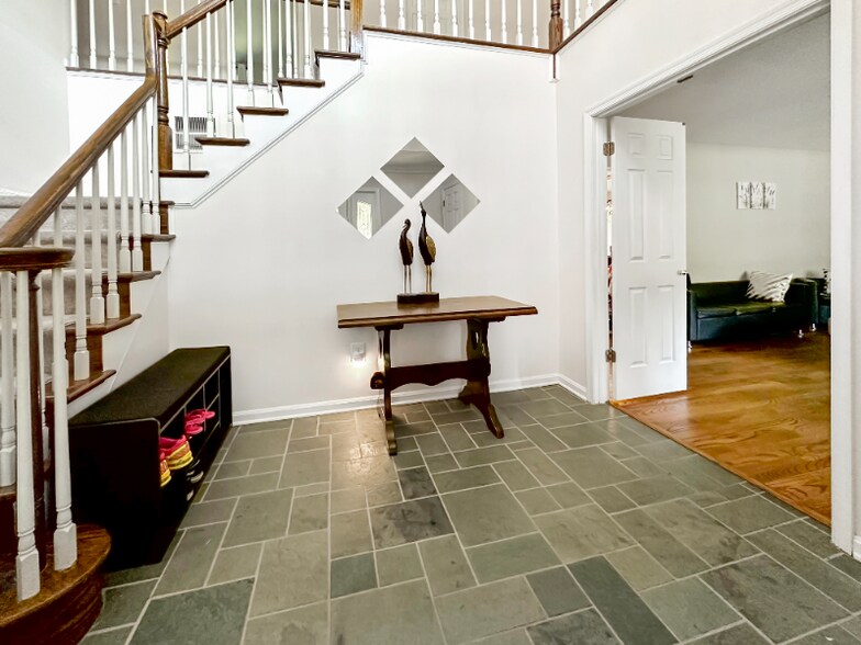 Building Photo - 6636 Isle of Skye Dr