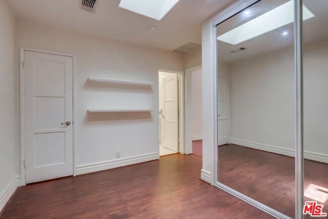 Building Photo - 114 S Layton Dr