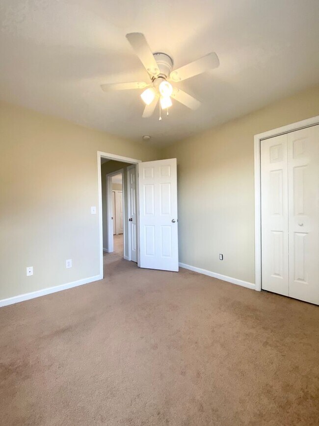 Building Photo - Beautiful 3 Bed 2.5 Bath House
