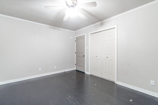 Building Photo - Cozy Comfort in a Great Location: Spacious...