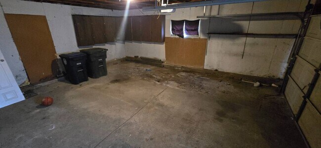 Building Photo - Charming 3-Bedroom Property in Prime Location ( SECTION 8 VOUCHER ACCEPTED )