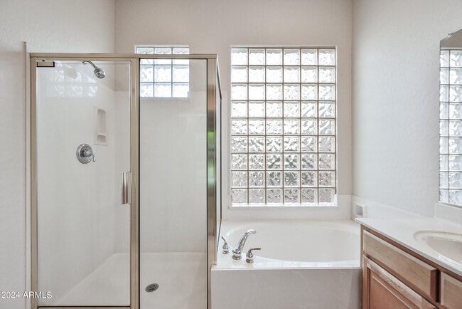 Building Photo - 6572 Shooting Star Way