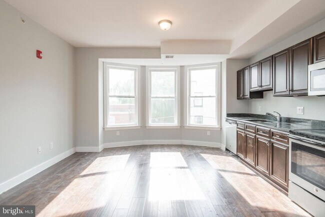 Building Photo - 1222 N 7th St
