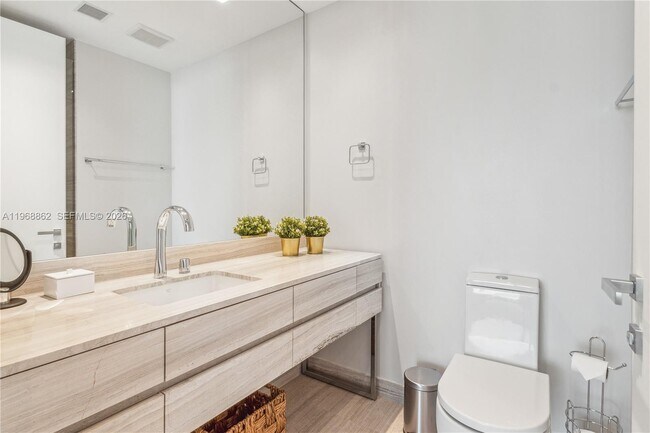 Building Photo - 18975 Collins Ave