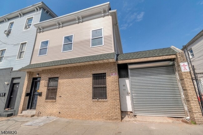 Building Photo - 4 1st St