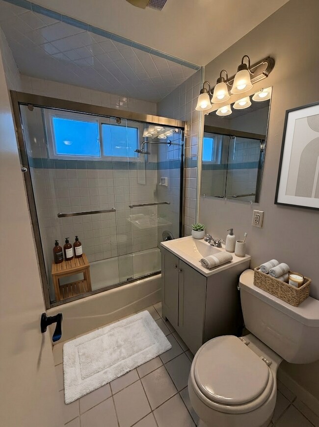 Building Photo - Beautiful 4 Bedroom, 2 Bathroom, Sylmar Home! Ready for Move-In!