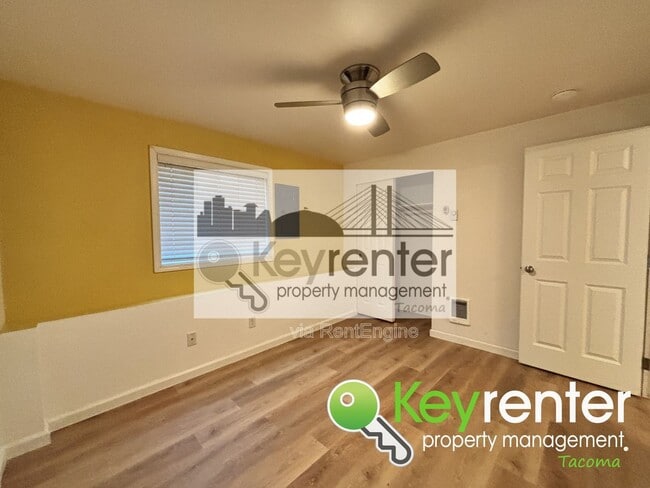 Building Photo - 323 S 30th St