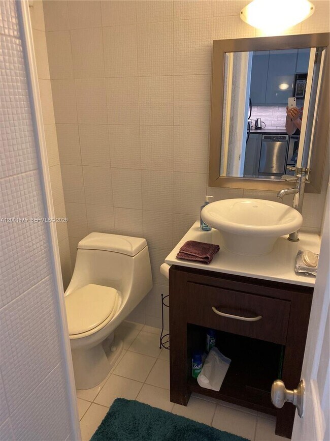 Building Photo - 1345 Lincoln Rd