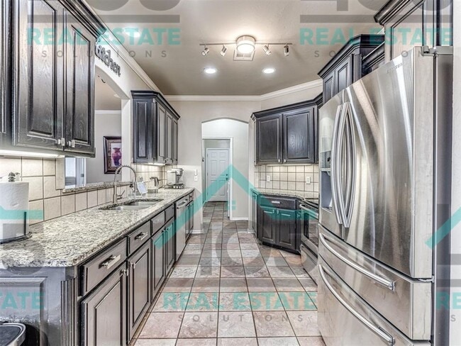 Building Photo - Amazing Rental in Choctaw