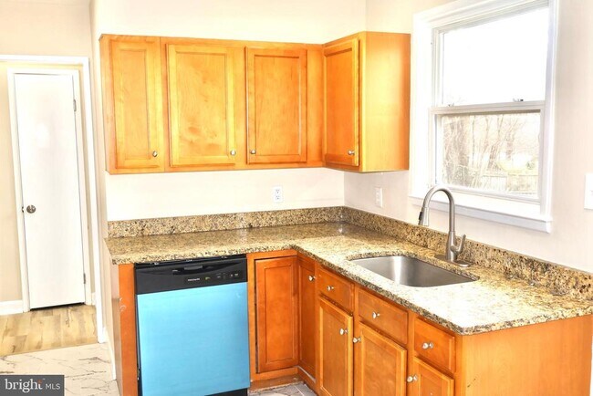 Building Photo - 147 Deacon Rd