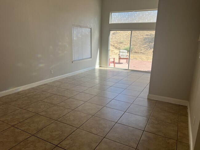 Building Photo - 3142 Tourmaline Ln