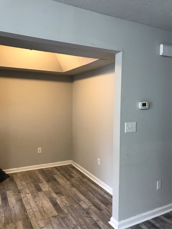 Building Photo - 127 Karen Ct