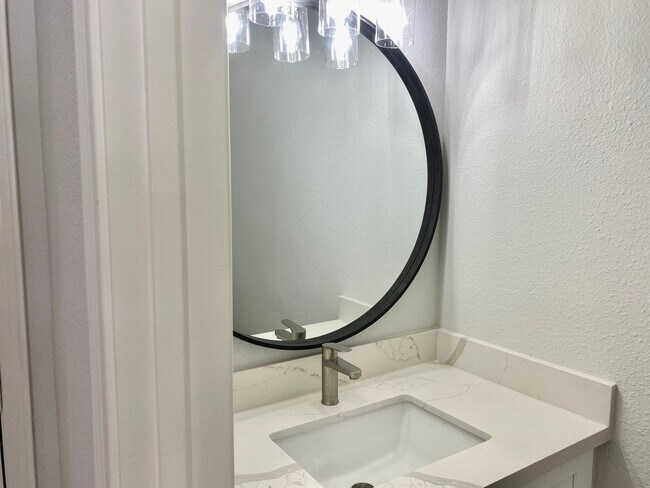 Building Photo - 632 Wilcrest Dr