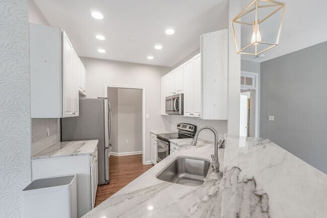 Building Photo - 2408 Ruffin Dr
