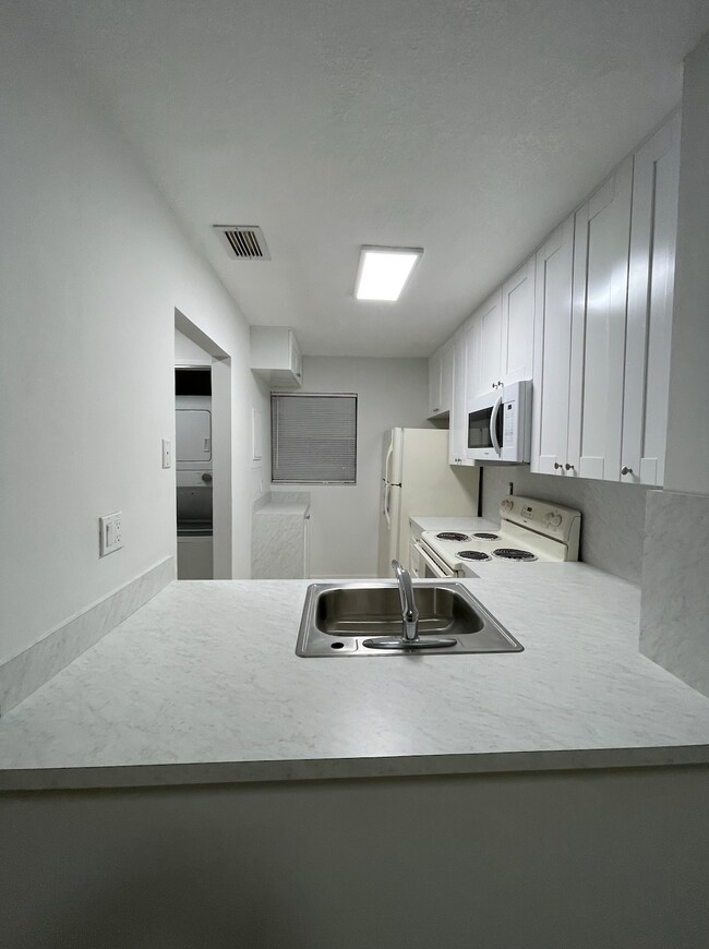 Building Photo - 6854 NW 173rd Dr