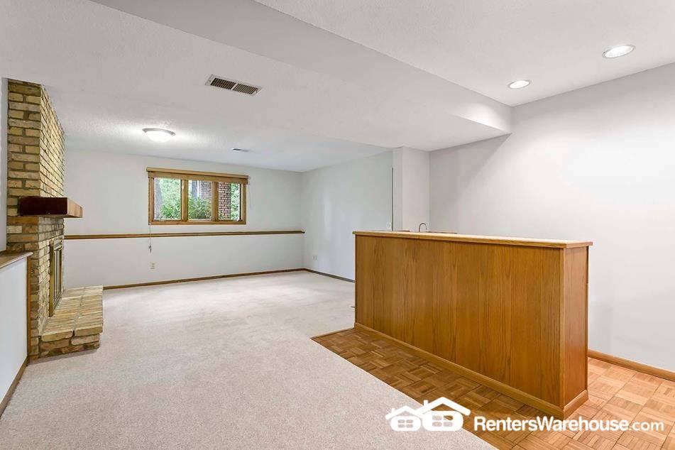 Building Photo - 3004 Pine Ridge Dr