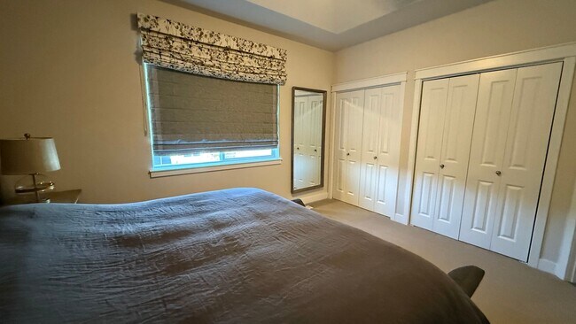 Building Photo - Furnished Ranch Style Condo W/Garage off Sand Lake/Kincaid. Must see. Available NOW!