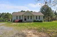 Building Photo - Move-In Ready Cottage on 1.36 Acres with L...