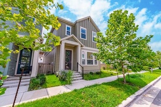 Building Photo - Amazing 3 bedroom, 2 bathroom home in East Austin!